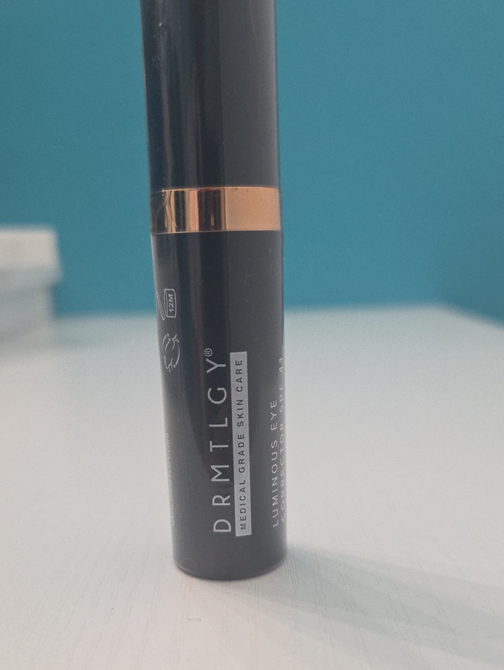 DRMTLGY Luminous Eye Corrector With spf 41